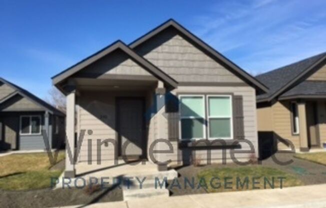 3 beds, 2 baths, 1,064 sqft, $1,695, Unit chin240-1