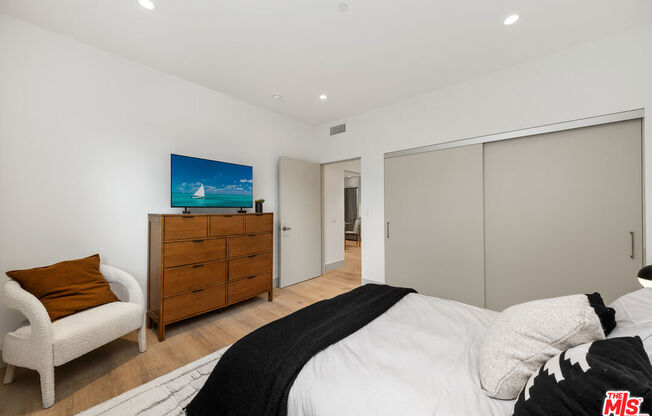 2 beds, 2 baths, 1,160 sqft, $5,395, Unit 107