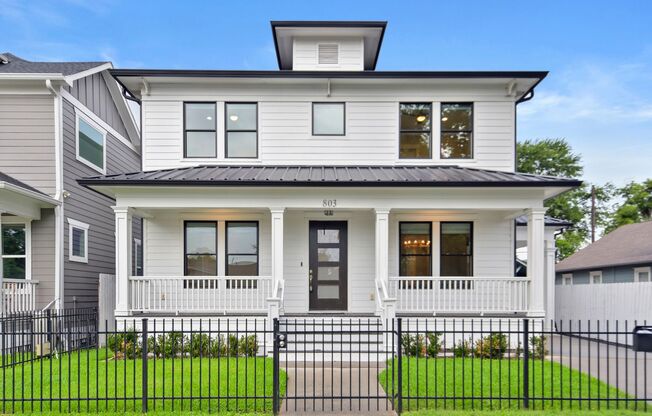 Luxury 3-Bed Home with Solar Panels, Tesla Powerwalls & Saltwater Pool!