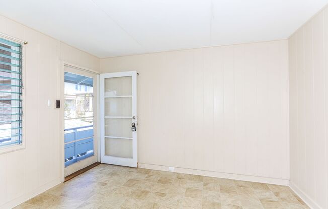 Waiola Street - upstairs 1 bedroom, 1 bath with 1 covered parking