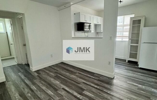 542 NW 8 ST