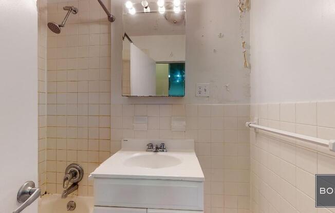 2 beds, 1 bath, $3,500, Unit 2FS