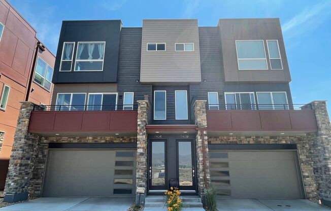 Just reduced $2295! LOVELY 2 BED/2.5 BATH Great location near Boulder!