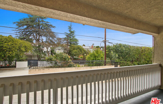 1310 S ROXBURY DR