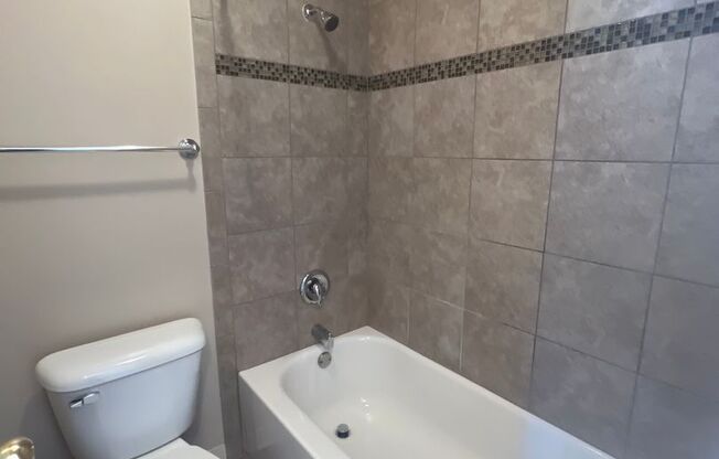 Studio, 1 bath, 424 sqft, $1,050, Unit 103