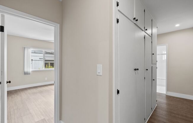 2 beds, 1 bath, 720 sqft, $2,500, Unit Unit #4