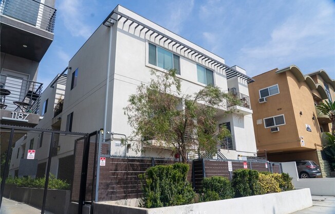 1183 Crenshaw Boulevard
