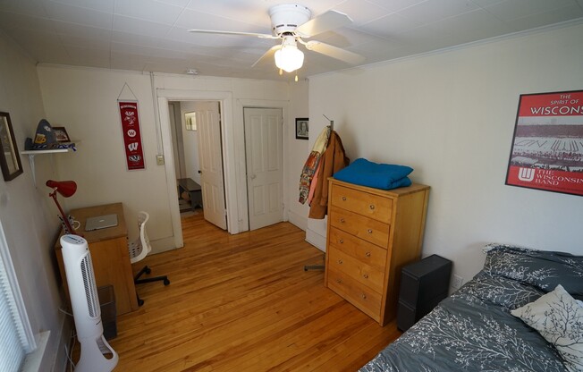 3 beds, 1 bath, 800 sqft, $1,450, Unit 2