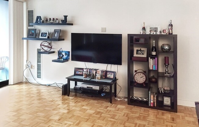 2 beds, 1 bath, 885 sqft, $4,100, Unit 409