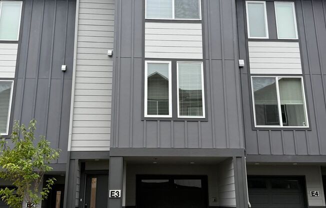 Stunning 3BD/3BTH Modern Townhouse in Snohomish for Lease!