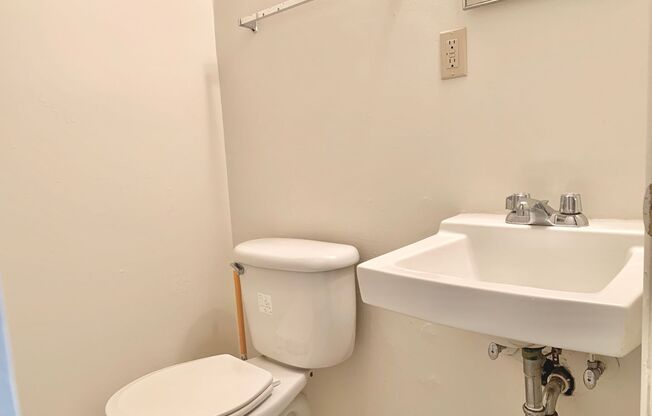 1 bed, 1 bath, 450 sqft, $765, Unit 72-B06
