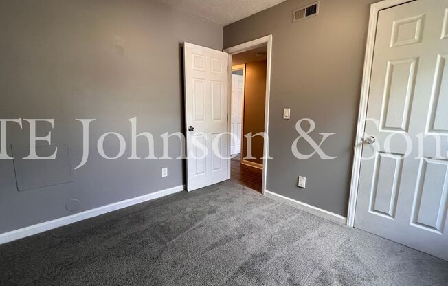 2 beds, 1 bath, $830, Unit 1395 HILLSIDE GARDEN-1395 H