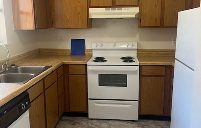 1 bed, 1 bath, 640 sqft, $980, Unit 175K