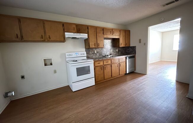 2 beds, 1 bath, $700