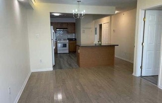 2 beds, 1 bath, $2,600