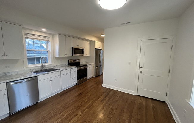 2 beds, 1 bath, 1,050 sqft, $2,700, Unit 2