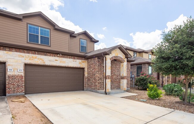 Beautiful 3 Bedroom Townhome, Kyle, Texas!