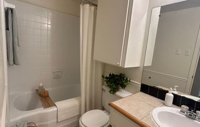 1 bed, 1 bath, 620 sqft, $1,199, Unit MKEB-101