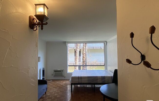 Studio, 1 bath, 368 sqft, $1,950, Unit 239