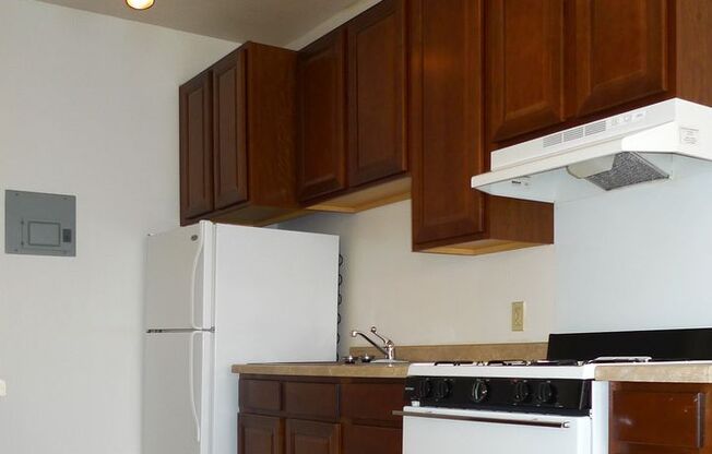 2 beds, 1 bath, 816 sqft, $1,300, Unit 24 - 316