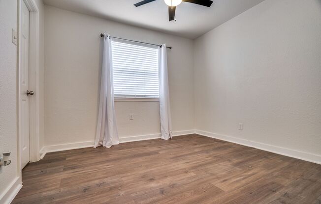 1 bed, 1 bath, $895, Unit 112