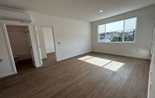 2 beds, 2 baths, 902 sqft, $3,070, Unit 2112-104