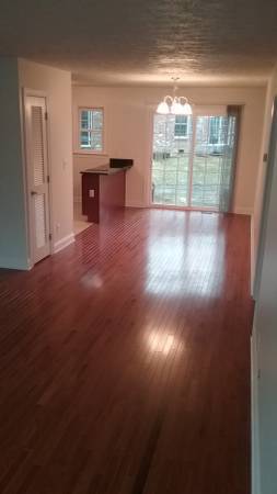 2 beds, 1 bath, 895 sqft, $1,235, Unit 003