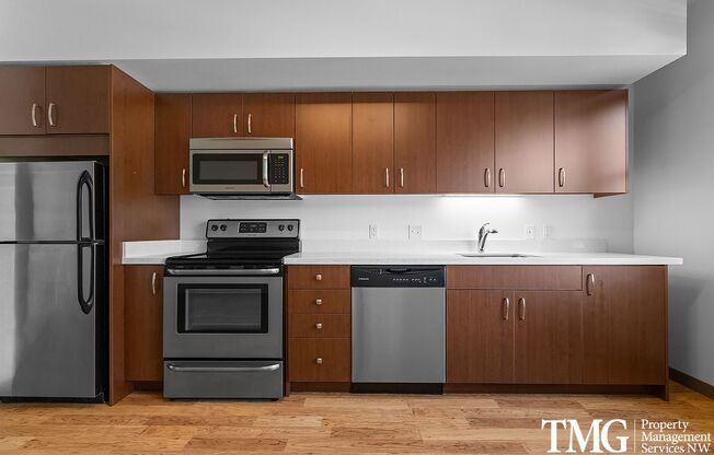 Studio, 1 bath, 528 sqft, $1,400, Unit 402