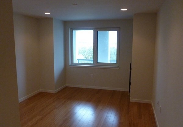 2 beds, 2 baths, 1,452 sqft, $3,850, Unit 305e