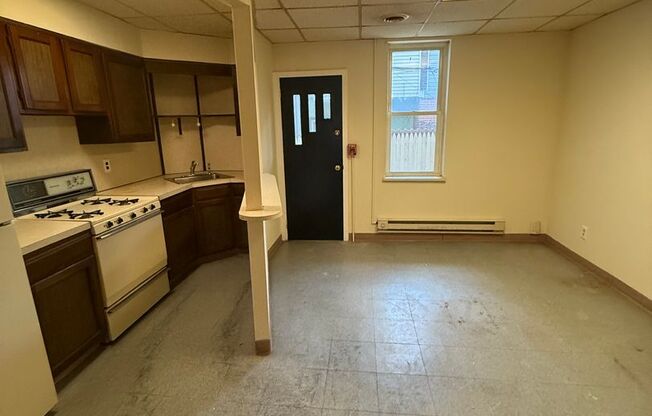 1 bed, 1 bath, 875 sqft, $1,000, Unit 2246 S 15TH ST 1ST FLR