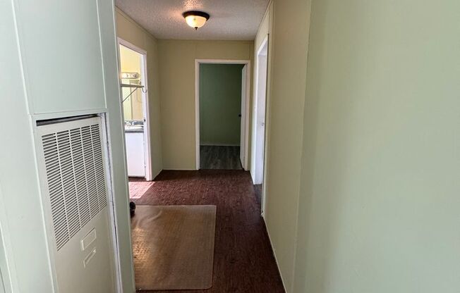 3 beds, 1 bath, $1,100