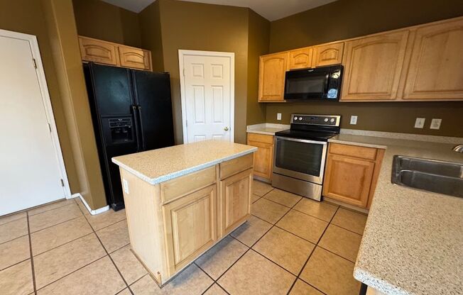 Stylish 3-Bed Home with Loft & Low-Maintenance Backyard in Phoenix