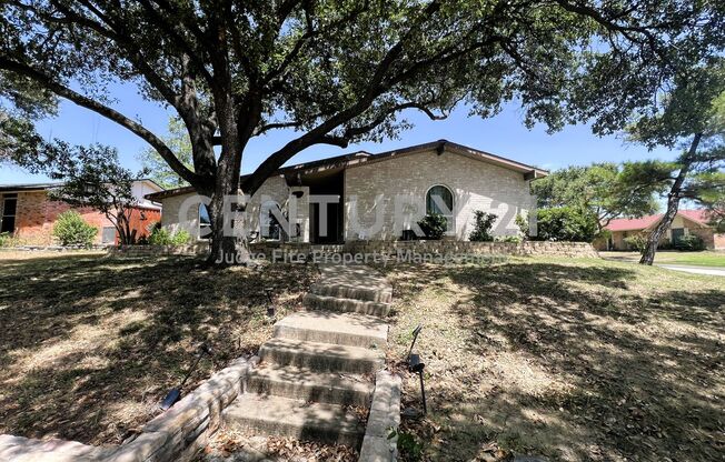 Well Maintained 3/2/2 in Carrollton For Rent!