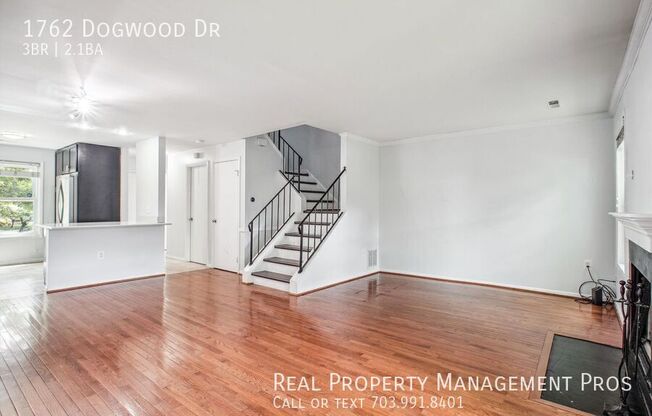 1762 DOGWOOD DR