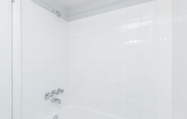 1 bed, 1 bath, 700 sqft, $1,175, Unit 01 - 1405-18
