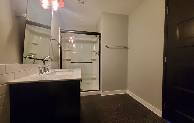 2 beds, 1.5 baths, 915 sqft, $1,675, Unit 204