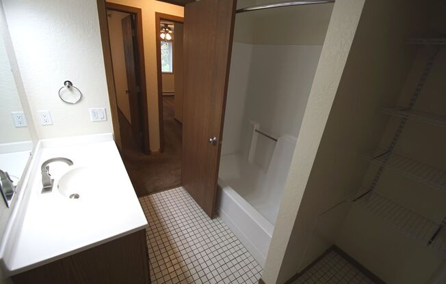 2 beds, 2 baths, 915 sqft, $1,695, Unit 318