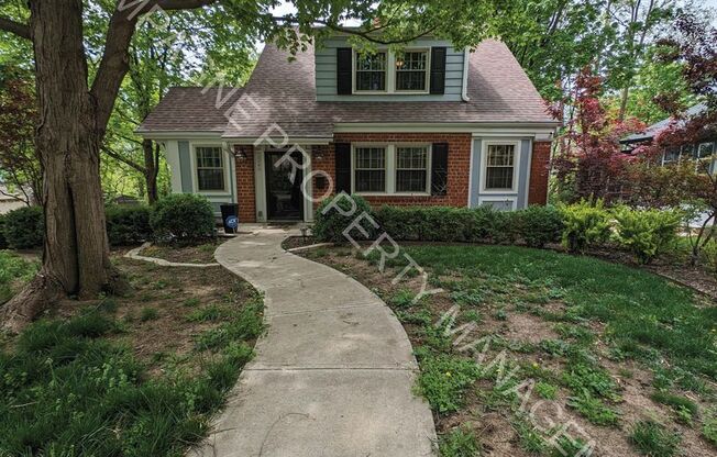 Luxury Home in Old Hyde Park