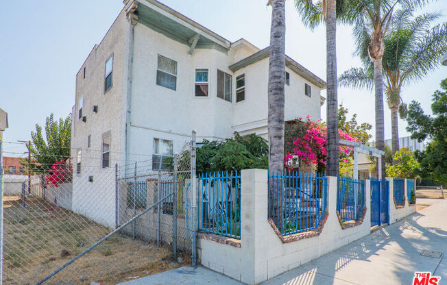 110 S SOTO ST