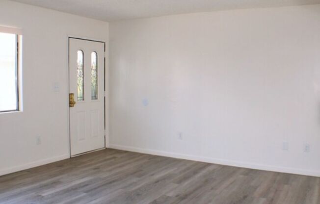 2 beds, 1 bath, $1,100, Unit 529 Knotts #1