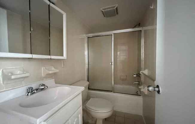 2 beds, 1 bath, $2,875, Unit 9