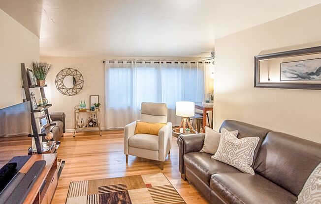 1 bed, 1 bath, 580 sqft, $1,945, Unit Hamrick 101
