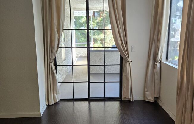 2 beds, 2 baths, 998 sqft, $2,462, Unit 203