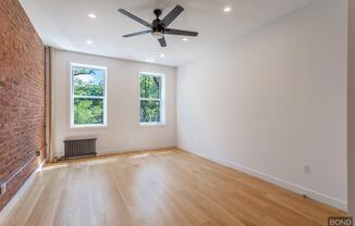 309 E 10 ST