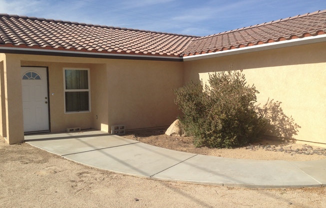 3 beds, 2 baths, $1,400