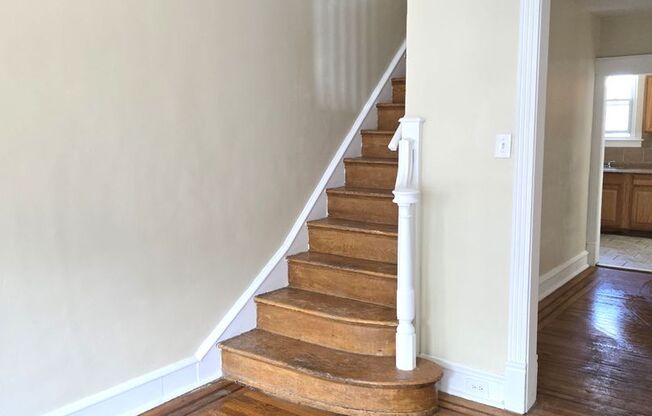 Gorgeous 3-Bed Townhome in Olney! Available NOW!