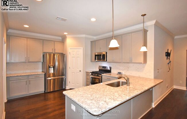 Gorgeous one-level executive townhome in Franklin, 2 car garage, pool!