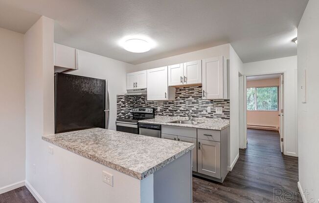 2 beds, 1 bath, 930 sqft, $1,795, Unit T5