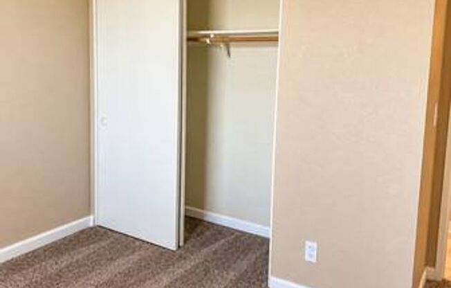 2 beds, 1 bath, 850 sqft, $1,695, Unit 233