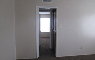 2 beds, 1 bath, $1,250, Unit A